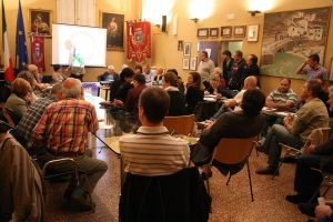 Un momento dell'assemblea del 17 maggio a Bazzano, dove si è costituita la lista civica "Civicamente Samoggia" (foto del 17 maggio 2013)