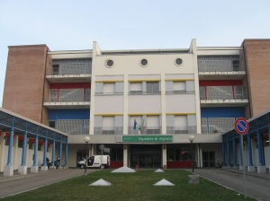 L'ingresso dell'ospedale di Vignola (foto 16 gennaio 2010)